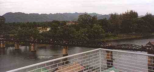 River Quai broen med tømrer Henrik Skriver