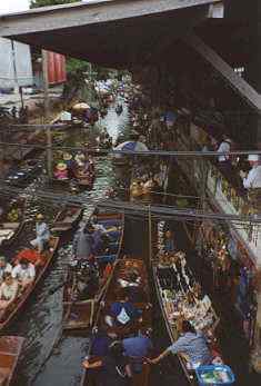 baade i bangkok foto af tømrer Henrik Skriver der rejser som naver